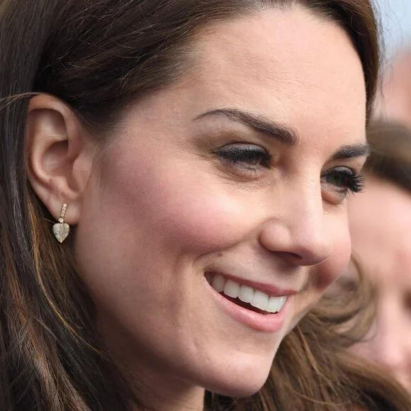 RepliKate of Kate Middleton's Heart Earrings - Picture 2 of 5